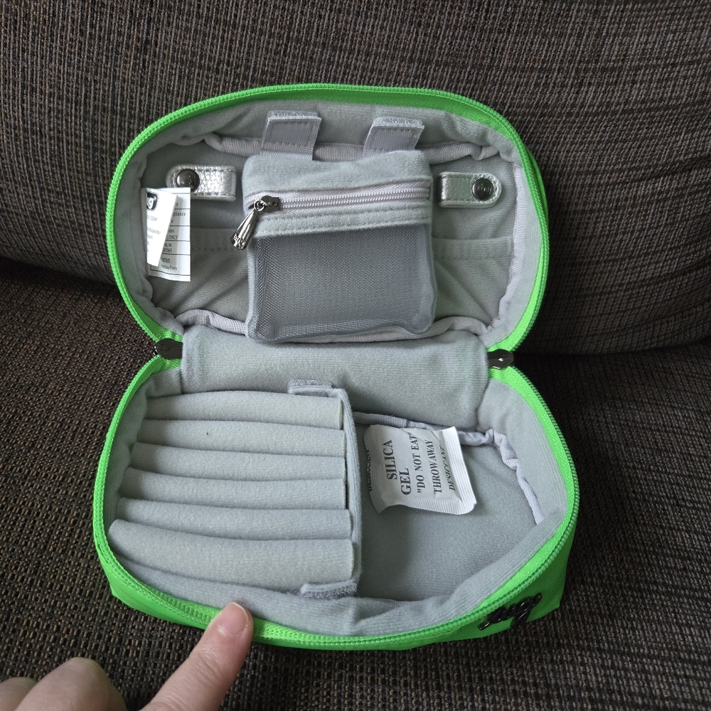 NWT Lug Swizzle Jewelry Case in Lime - Picture 3 of 4